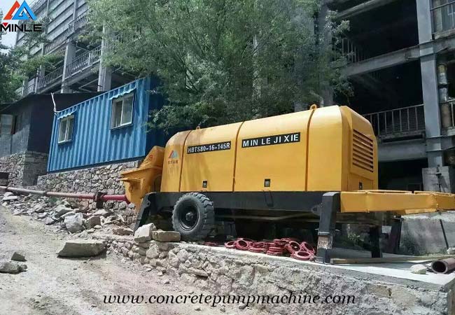 Portable Concrete Trailer Pump operation and attention